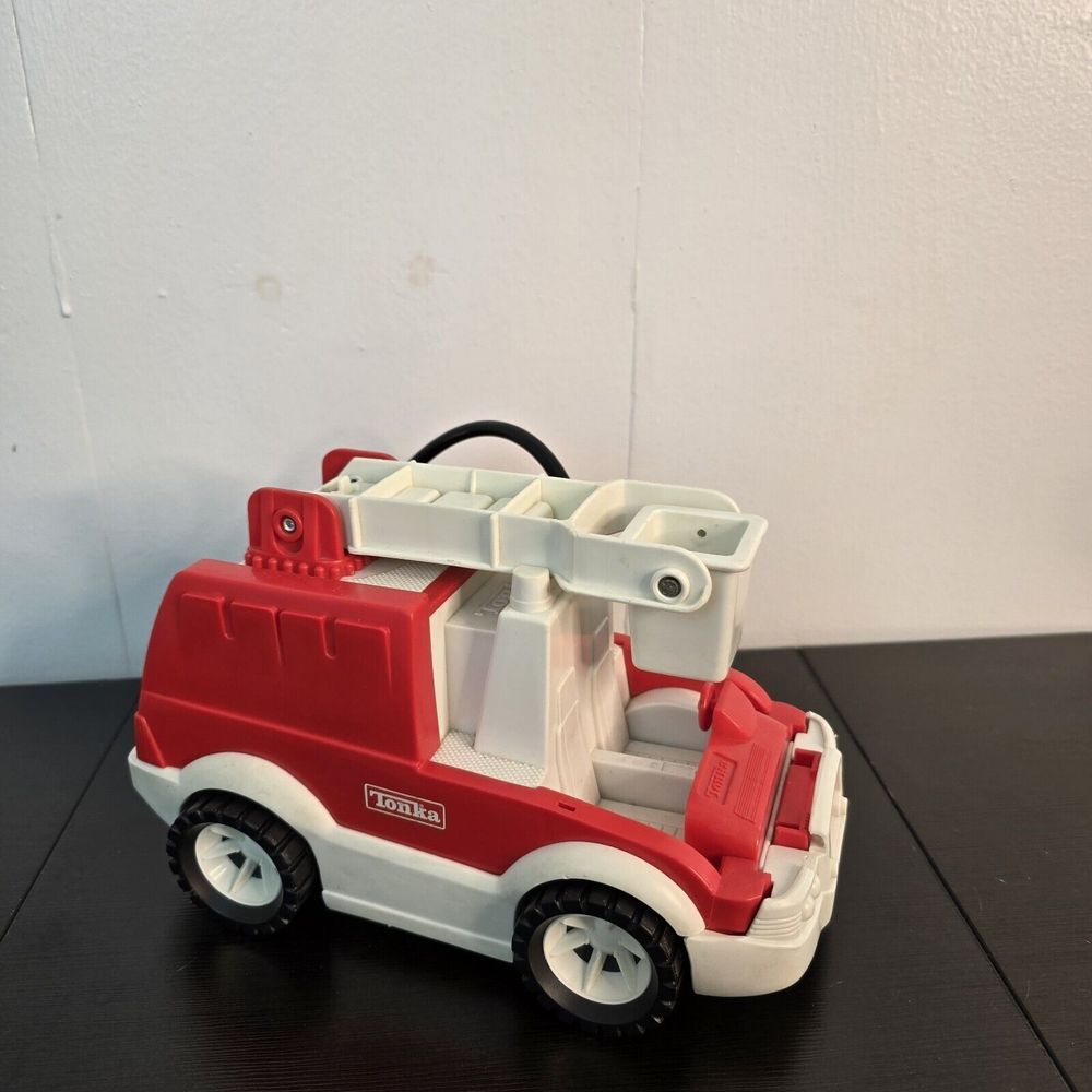 TONKA Fire Bucket Hose‎ Truck 1995 Hasbro. Red white